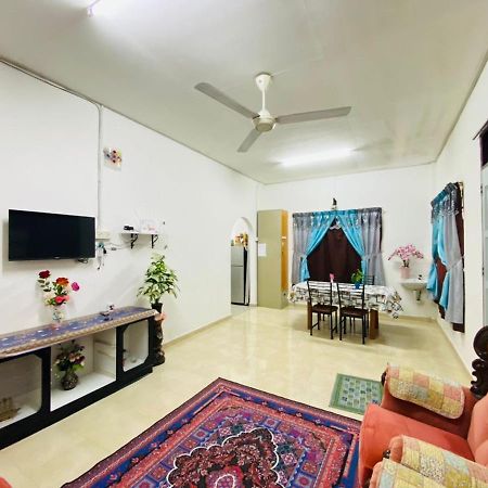 Homestay Ummi Kuala Terengganu Exterior foto